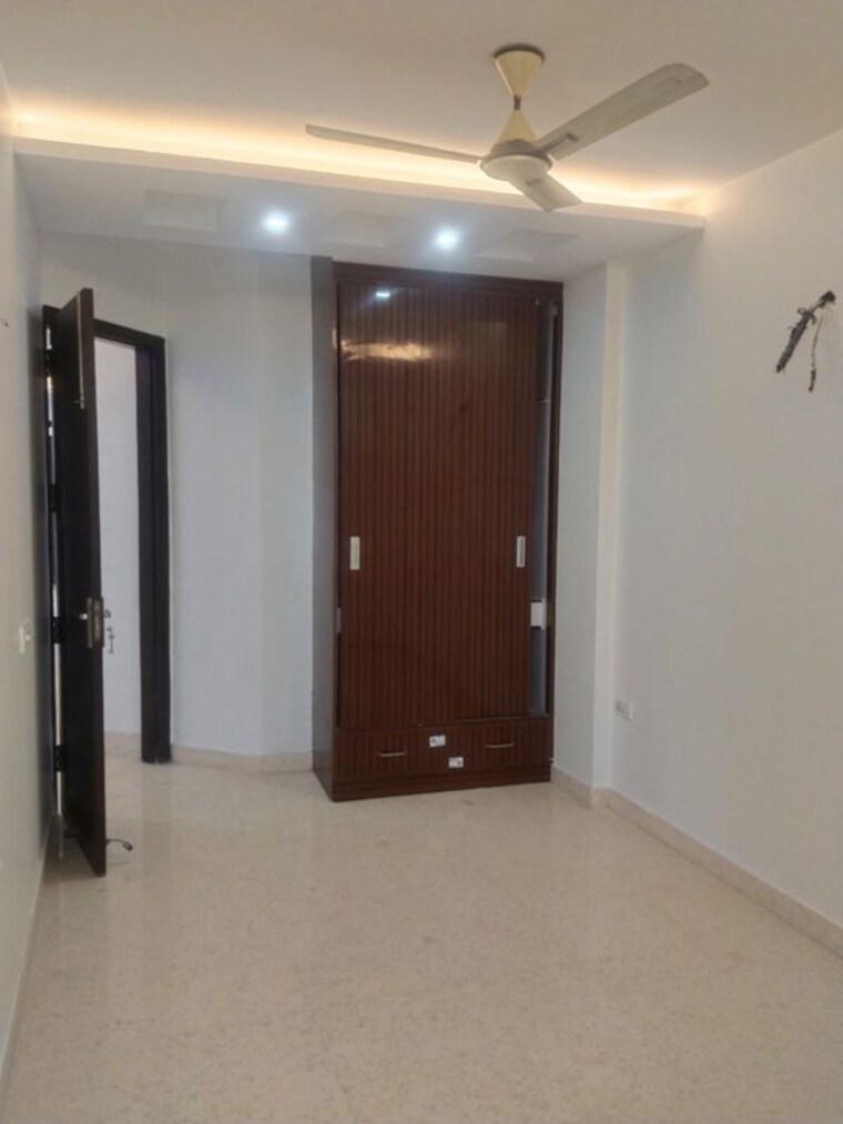 Room, east of kailash 3 Bedroom 1300 Sq.Ft. Builder Floor In East Of Kailash Delhi 10302689