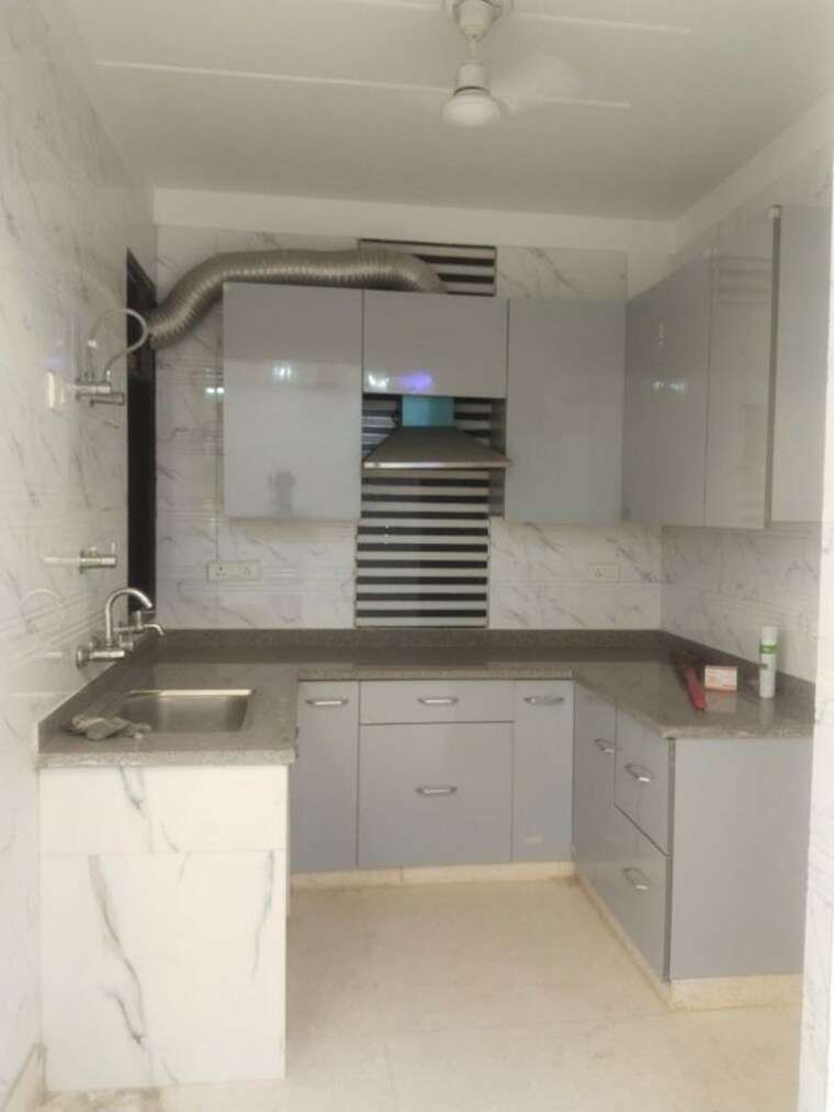 Kitchen, east of kailash 3 Bedroom 1300 Sq.Ft. Builder Floor In East Of Kailash Delhi 10302689