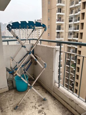 Staircase in 2.5 BHK Apartment at Mahagun Moderne, Sector 78 – for Rent