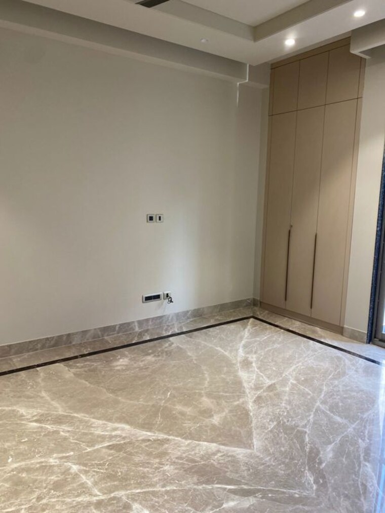 Room, kalkaji 3 Bedroom 200 Sq.Yd. Builder Floor In Kalkaji Delhi 10302744