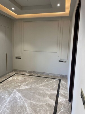 Room in 3 BHK Builder Floor at Kalkaji – for Rent