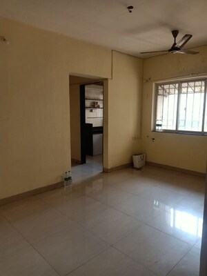 Room in 3 BHK Apartment at Dosti Carnation, Wadala East – for Rent