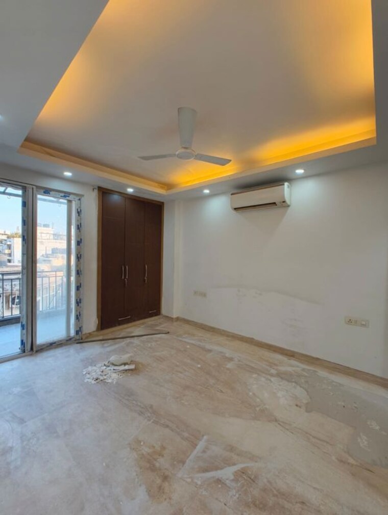 Room, kalkaji 4 Bedroom 350 Sq.Yd. Builder Floor In Kalkaji Delhi 10302764