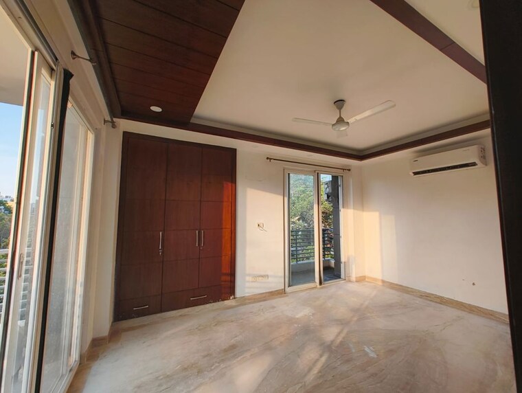 Room, kalkaji 4 Bedroom 350 Sq.Yd. Builder Floor In Kalkaji Delhi 10302764