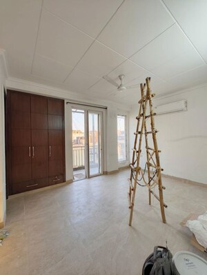 Room in 4 BHK Builder Floor at Kalkaji – for Rent