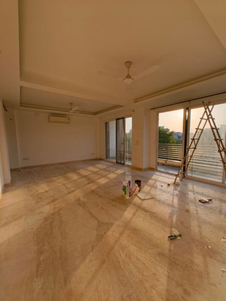 Room, kalkaji 4 Bedroom 350 Sq.Yd. Builder Floor In Kalkaji Delhi 10302764