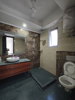 4 BHK + Pooja Room,Servant Room,Study Room,Extra Room Builder Floor For Rent in Kalkaji