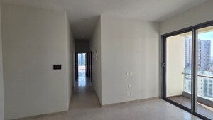 Room in 3 BHK Apartment at Piramal Mahalaxmi, Mahalaxmi – for Rent