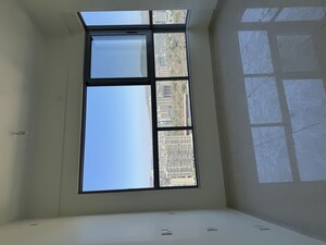 Room in 3.5 BHK Apartment at Kalpataru Vienta, Kandivali East – for Sale