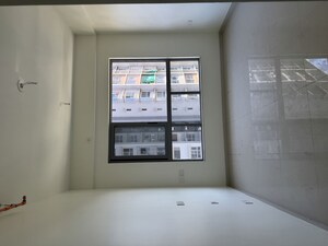 Room in 3.5 BHK Apartment at Kalpataru Vienta, Kandivali East – for Sale