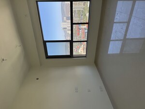 Room in 3.5 BHK Apartment at Kalpataru Vienta, Kandivali East – for Sale