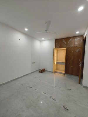 Room in 3 BHK Builder Floor at Chittaranjan Park – for Rent