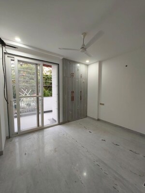 Room in 3 BHK Builder Floor at Chittaranjan Park – for Rent