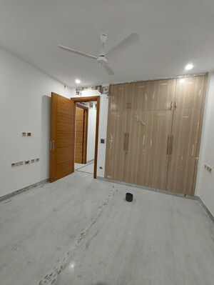 Room in 3 BHK Builder Floor at Chittaranjan Park – for Rent