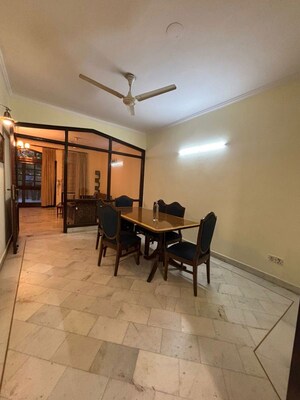 Gym in 2.5 BHK Builder Floor at Vasant Vihar – for Rent