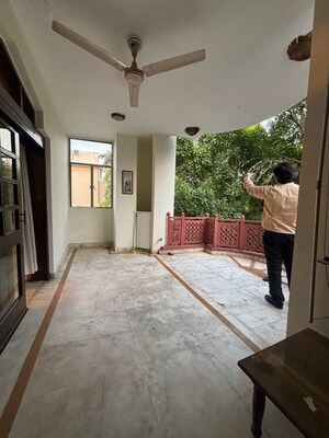 Room in 2.5 BHK Builder Floor at Vasant Vihar – for Rent