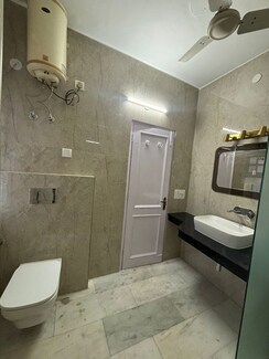 2.5 BHK + Pooja Room,Servant Room,Extra Room Builder Floor For Rent in Vasant Vihar