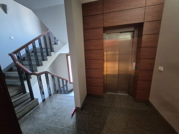  Parking, safdarjung development area 4 Bedroom 600 Sq.Yd. Builder Floor In Safdarjung Development Area Delhi 10302789