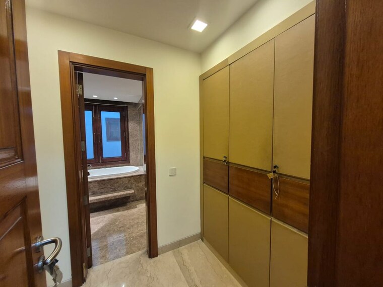 Room, safdarjung development area 4 Bedroom 600 Sq.Yd. Builder Floor In Safdarjung Development Area Delhi 10302789