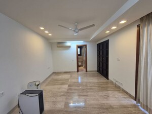 Room in 4 BHK Builder Floor at Safdarjung Development Area – for Rent