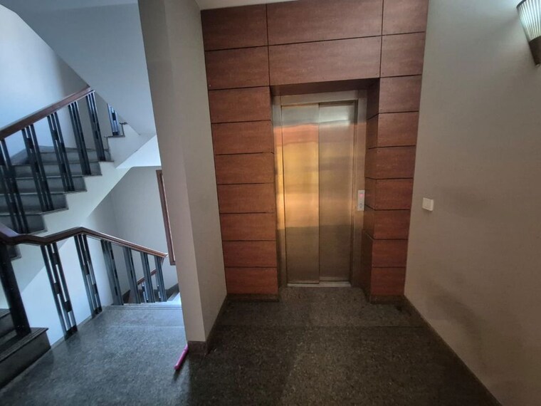 Bathroom, safdarjung development area 4 Bedroom 600 Sq.Yd. Builder Floor In Safdarjung Development Area Delhi 10302789