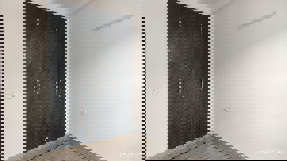 2.5 BHK + Pooja Room,Basement 2000 Sq.Ft. Builder Floor in Smart World Orchard