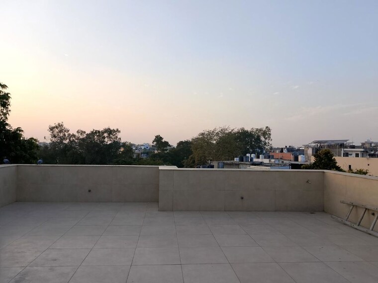 Balcony, east of kailash 3 Bedroom 180 Sq.Yd. Builder Floor In East Of Kailash Delhi 10302798