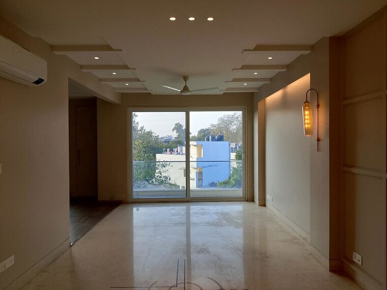 Room, east of kailash 3 Bedroom 180 Sq.Yd. Builder Floor In East Of Kailash Delhi 10302798