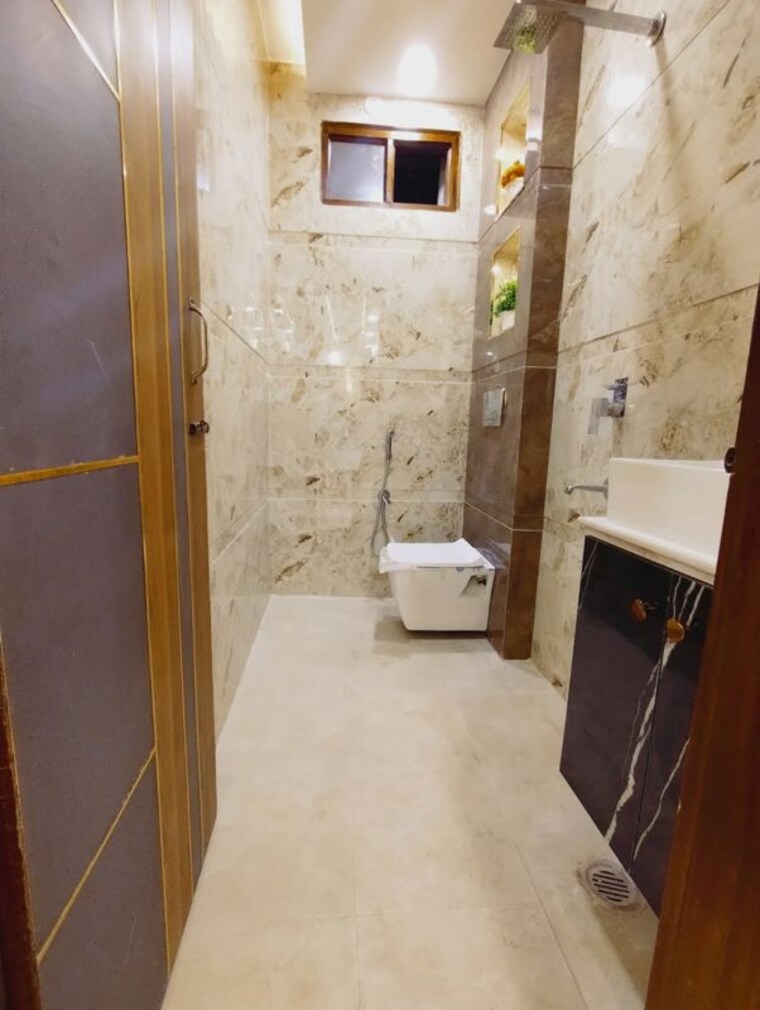 Bathroom, uttam nagar west 3 Bedroom 850 Sq.Ft. Builder Floor In Uttam Nagar West Delhi 10302794