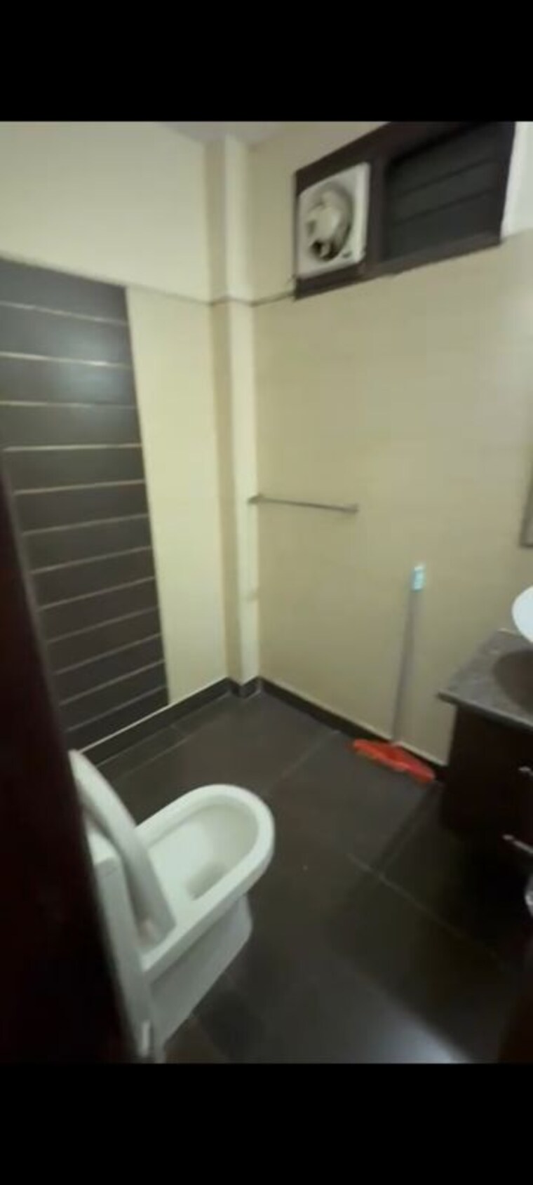 Bathroom, kalkaji 3 Bedroom 200 Sq.Yd. Builder Floor In Kalkaji Delhi 10302861