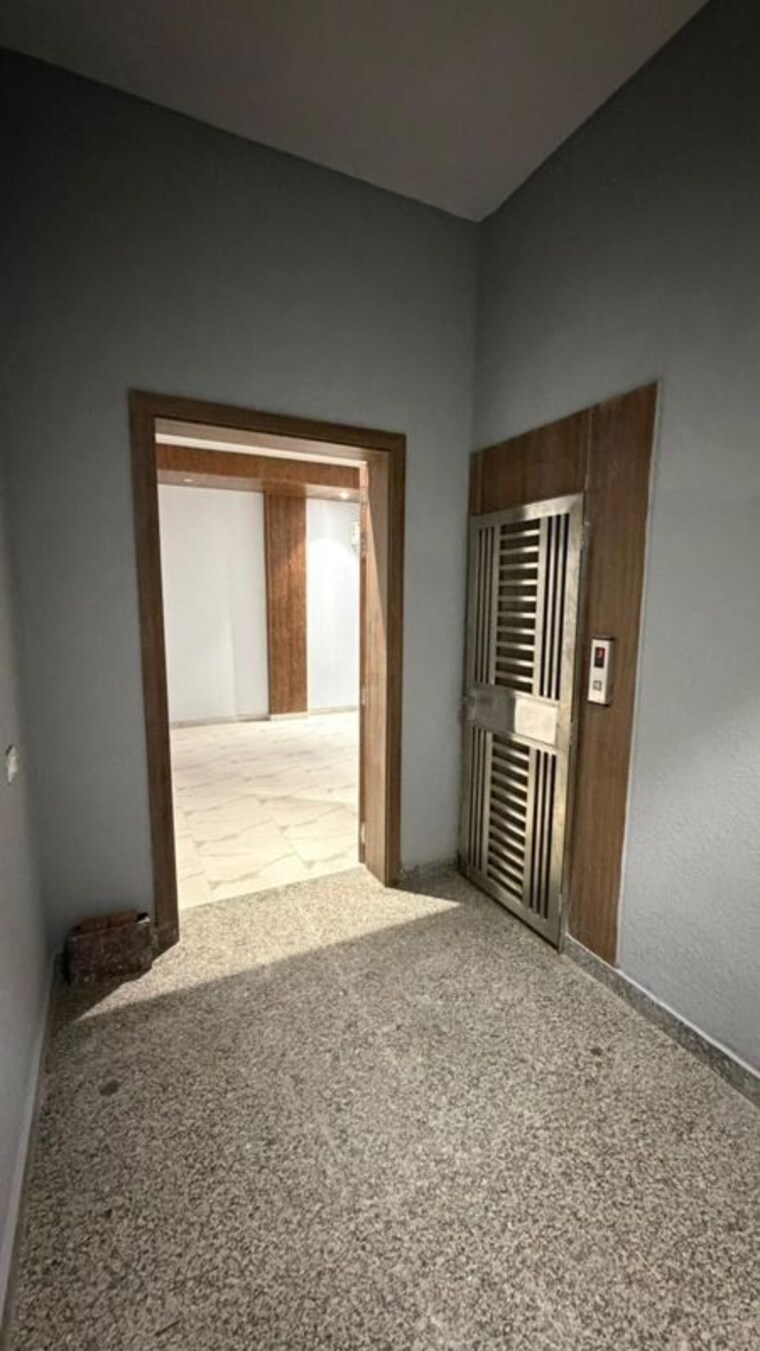 Room, hauz khas Commercial Office Space 1000 Sq.Ft. In Hauz Khas Delhi 10302882