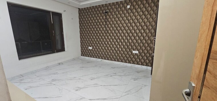 Room, rwa-residential-society-sector-46 3 Bedroom 250 Sq.Mt. Independent House In Sector 46 Gurgaon 10302899