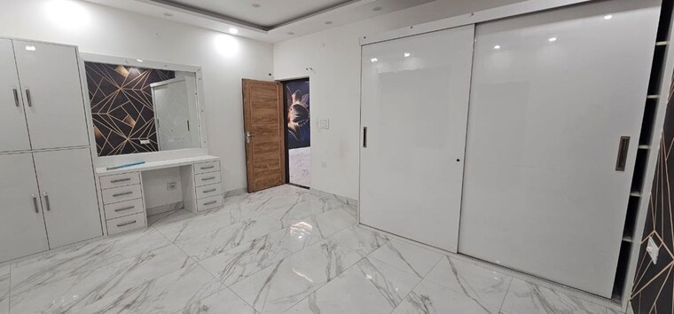 Room, rwa-residential-society-sector-46 3 Bedroom 250 Sq.Mt. Independent House In Sector 46 Gurgaon 10302899