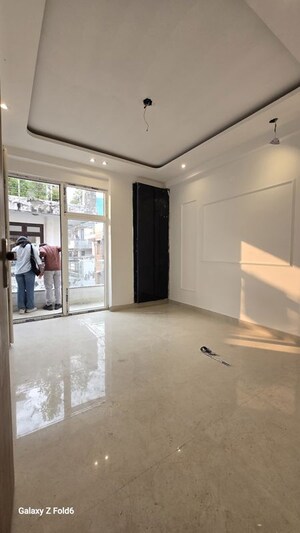 Room in 2 BHK Apartment at Palm Residency Chhatarpur, Chattarpur – for Rent