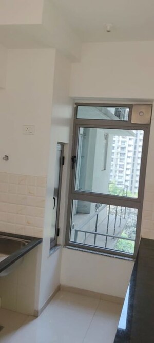 Room in 2 BHK Apartment at Raymond Ten X Habitat, Pokhran Road No Two – for Rent