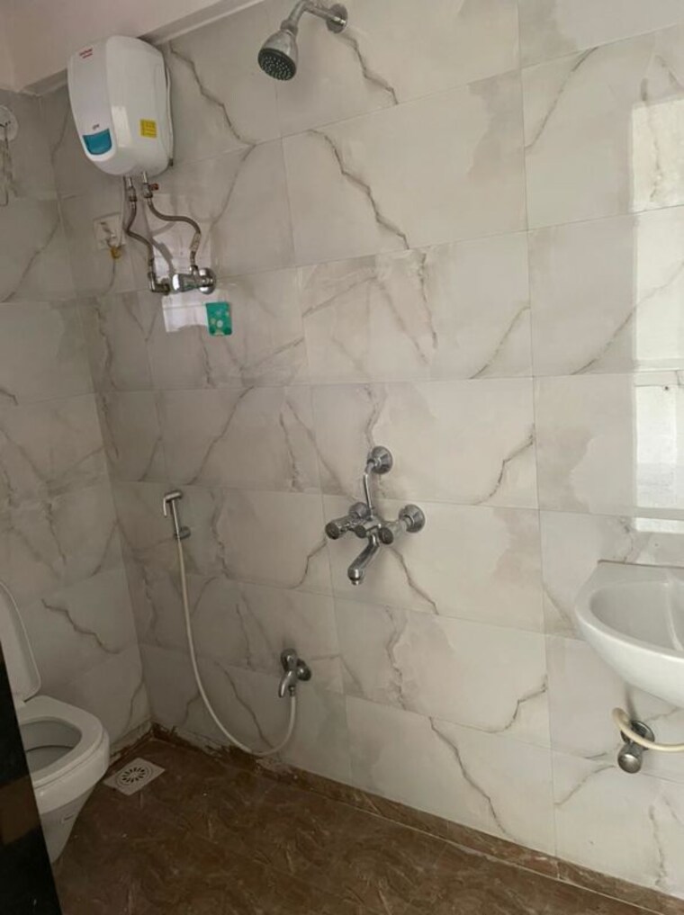 Bathroom, triveni-apartments-tilak-nagar 2 Bedroom 720 Sq.Ft. Apartment In Tilak Nagar Mumbai 10302958