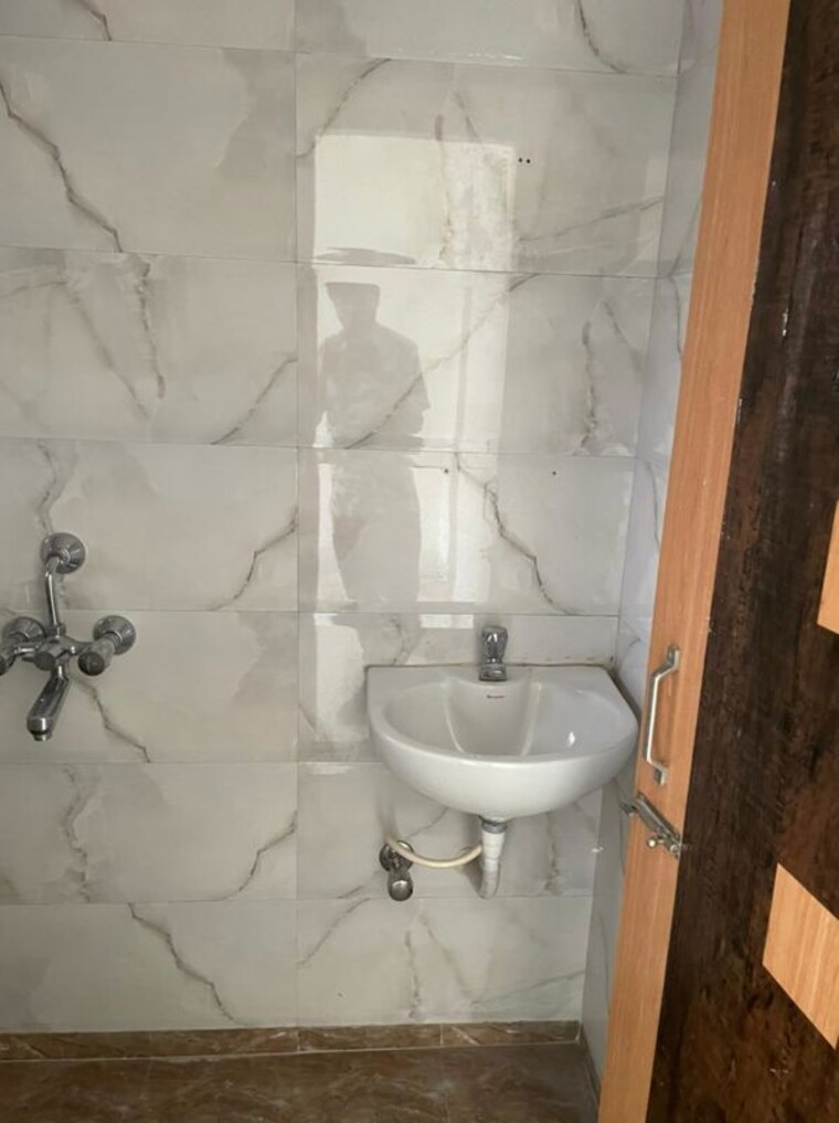 Bathroom, triveni-apartments-tilak-nagar 2 Bedroom 720 Sq.Ft. Apartment In Tilak Nagar Mumbai 10302958