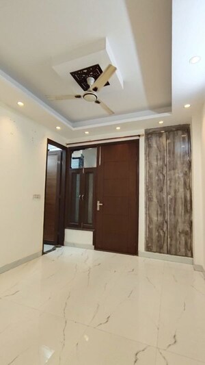 Room in 2 BHK Builder Floor at Saket – for Rent