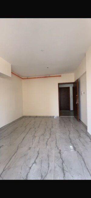 Room in 2.5 BHK Apartment at Kandivali West – for Rent