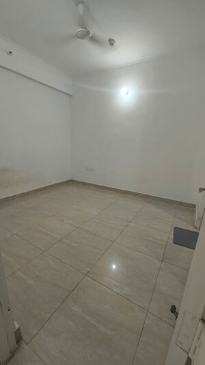 Room in 1 BHK Apartment at Gaur City 2 - 14th Avenue, Sector 16c Greater Noida – for Rent