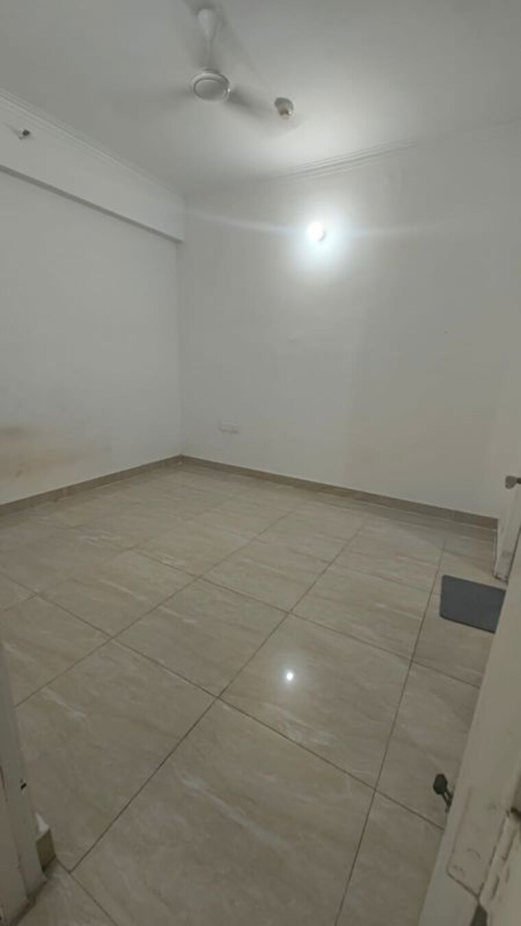 Room, gaur-city-2-14th-avenue 1 Bedroom 530 Sq.Ft. Apartment In Sector 16c Greater Noida Greater Noida 10302902