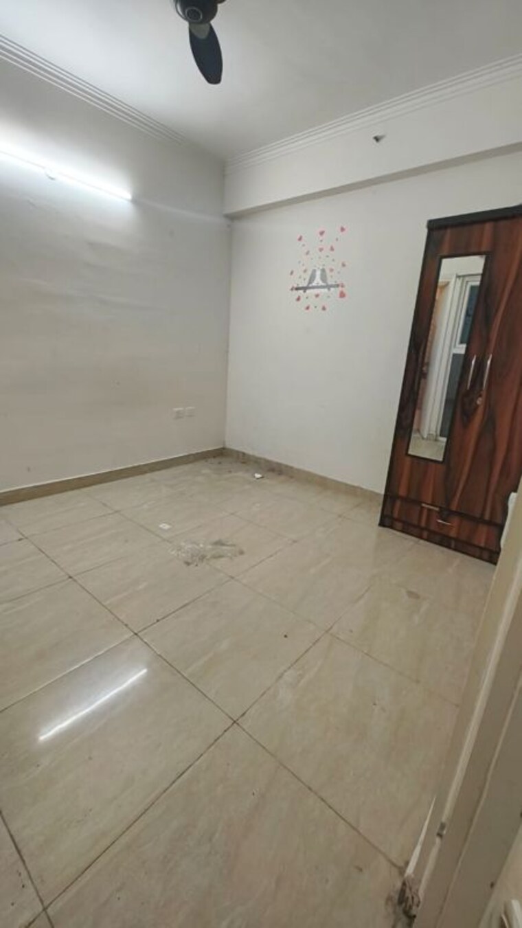 Room, gaur-city-2-14th-avenue 1 Bedroom 530 Sq.Ft. Apartment In Sector 16c Greater Noida Greater Noida 10302902