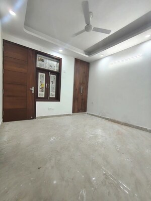 Room in 3 BHK Builder Floor at Saket – for Rent