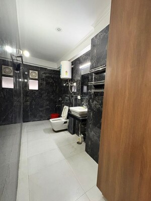 Team Area in 3 BHK Builder Floor at Saket – for Rent