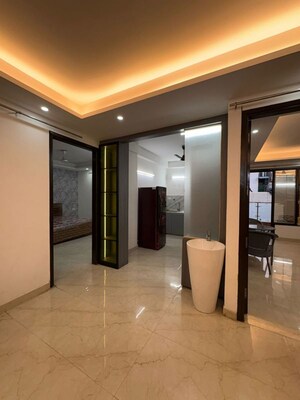 Room in 3 BHK Builder Floor at Saket – for Rent