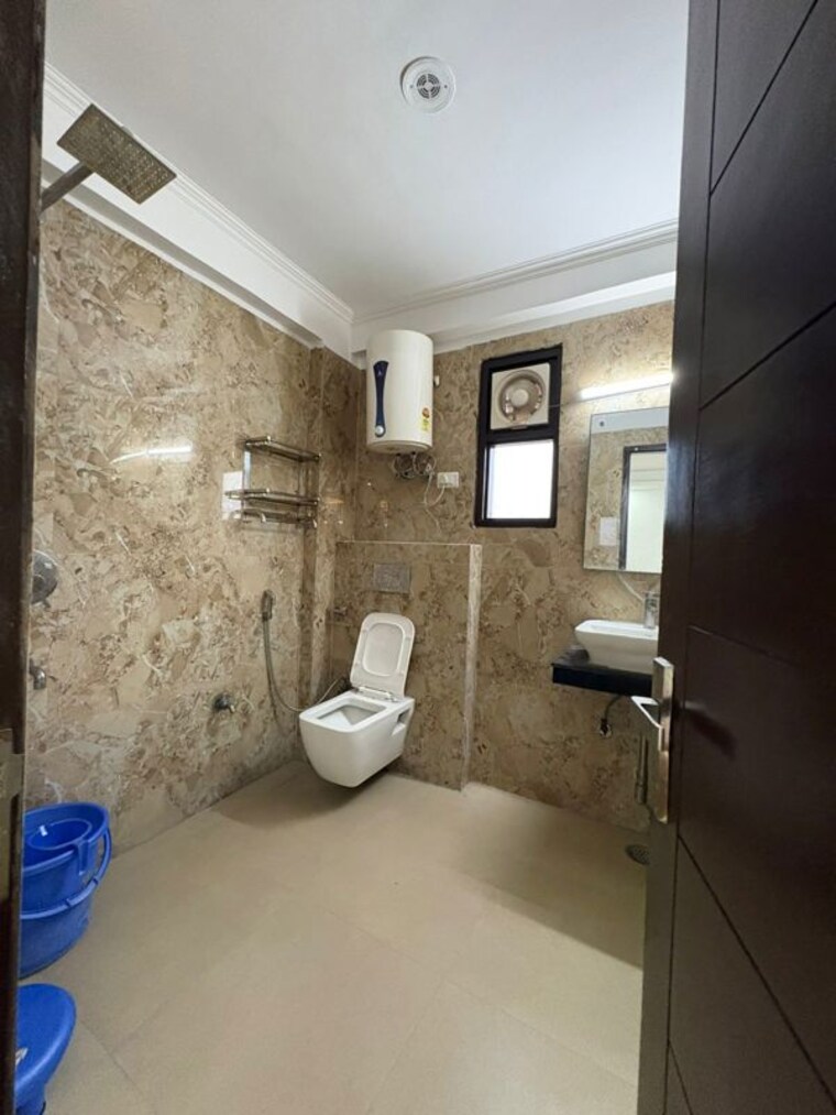 Bathroom, saket 3 Bedroom 200 Sq.Ft. Builder Floor In Saket Delhi 10303019