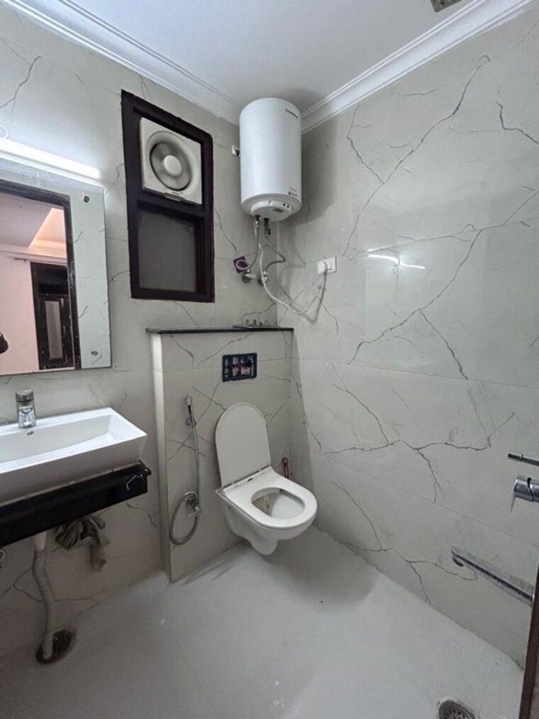 Bathroom, saket 3 Bedroom 1250 Sq.Ft. Builder Floor In Saket Delhi 10303033