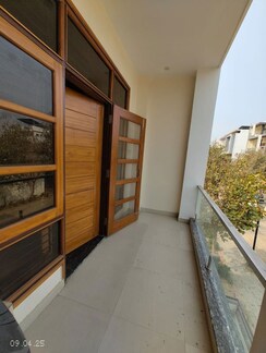3 BHK + Extra Room Apartment For Rent in Emaar Gomti Greens