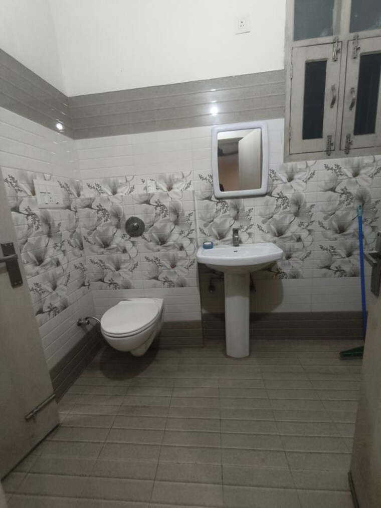 Bathroom, mona-greens 3.5 Bedroom 1810 Sq.Ft. Apartment In Ghazipur Zirakpur 10303068