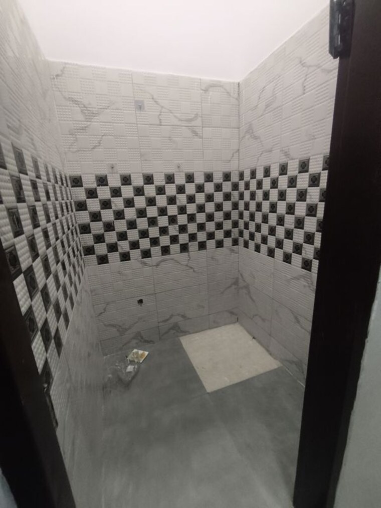 Bathroom, nk-sharma-savitry-greens-2 3 Bedroom 100 Sq.Yd. Villa In Ghazipur Zirakpur 10303088